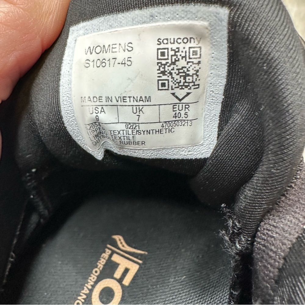 Bandolino Black Heels Pointed Toe Glossy Finish Black Size 9 - Picture 16 of 16